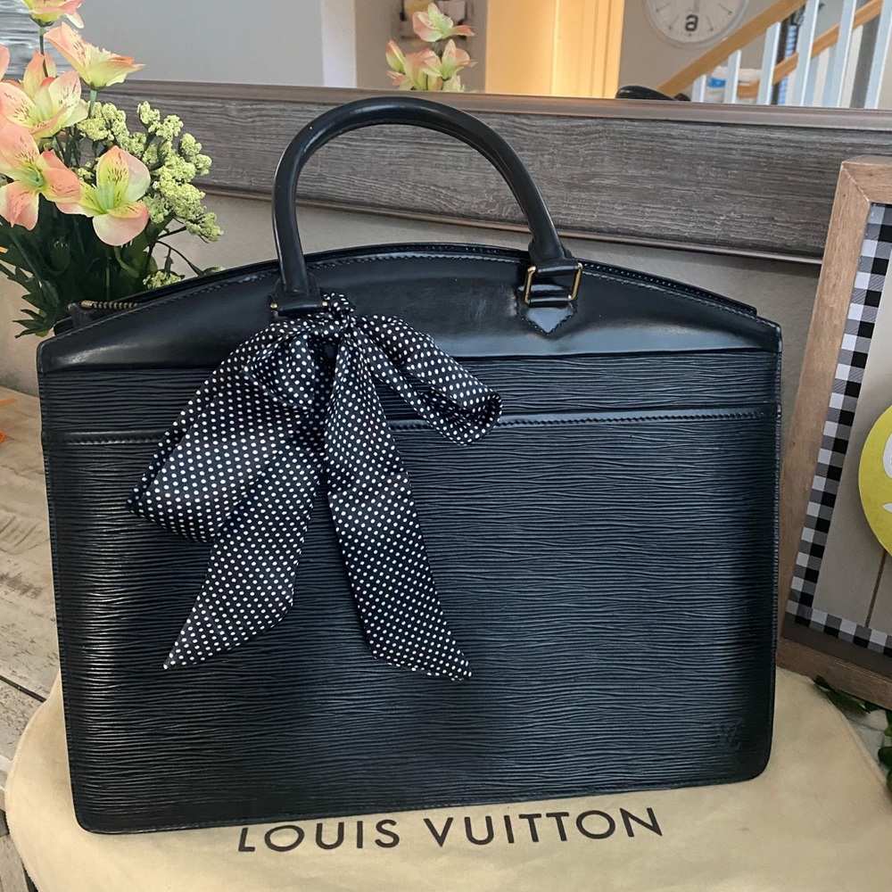 SOLD Auth Louis Vuitton Epi Riviera
